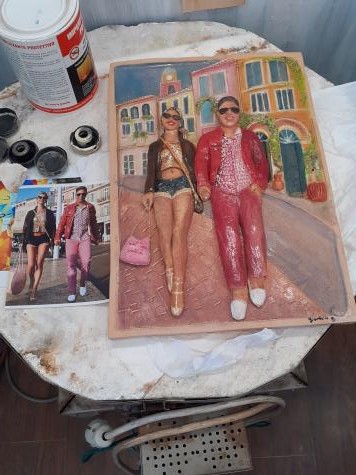 Fidanzatii che Passeggiao mano nella Mano